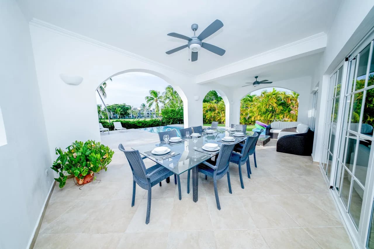 Spacious Poolside Villa in Punta Cana photo 5