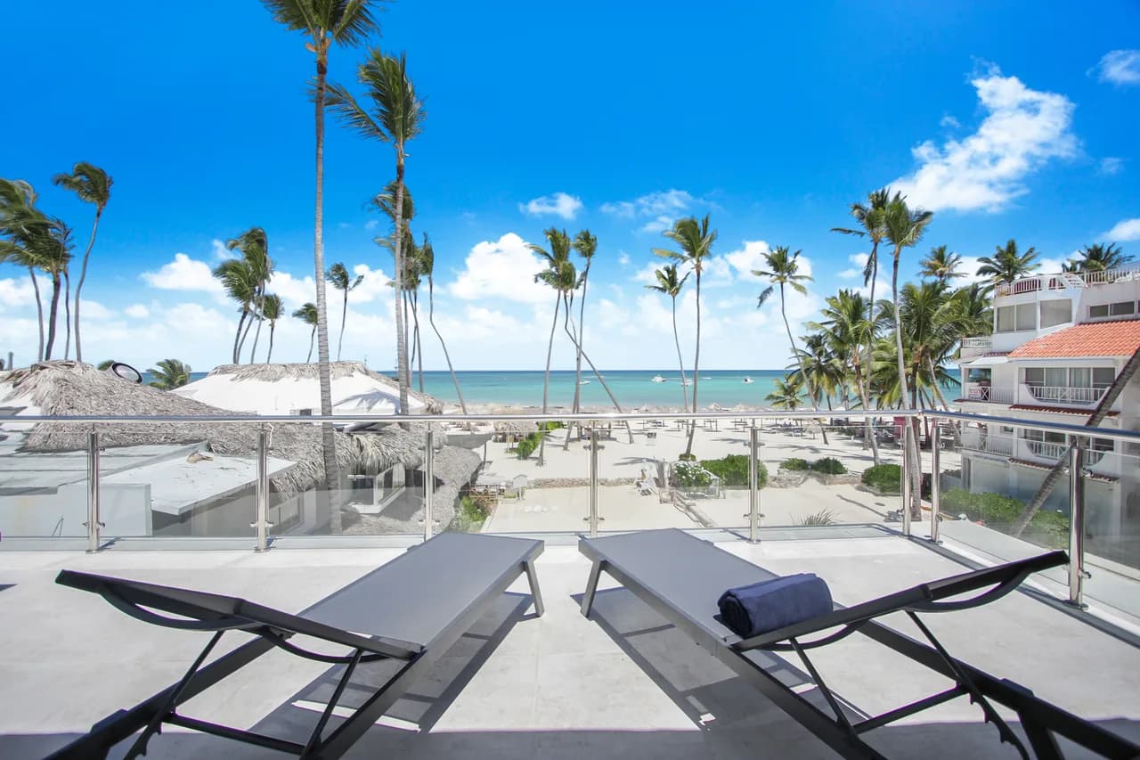 Expansive Beachfront Villa in Punta Cana photo 2