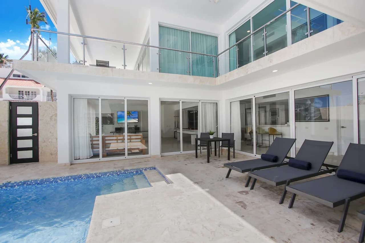 Expansive Beachfront Villa in Punta Cana photo 3