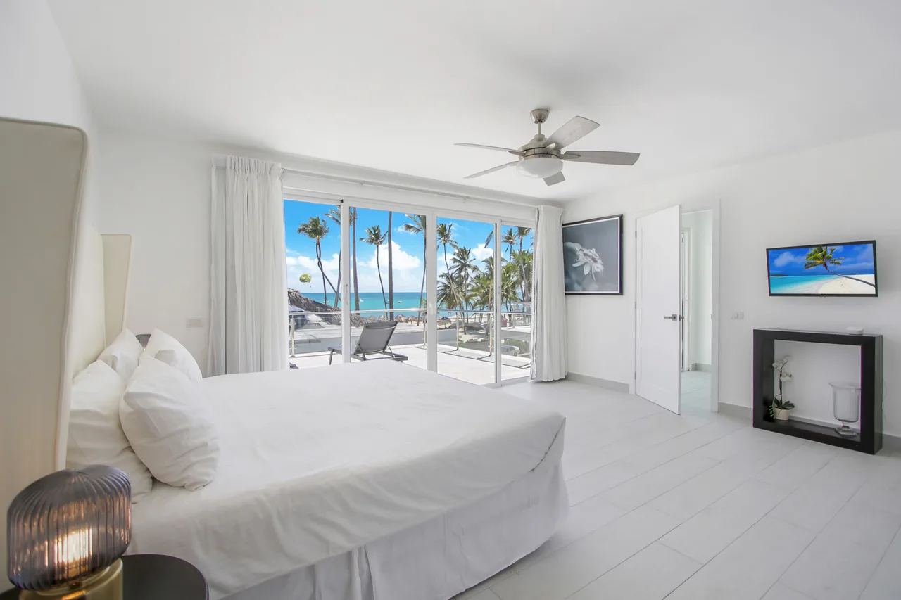 Expansive Beachfront Villa in Punta Cana photo 4