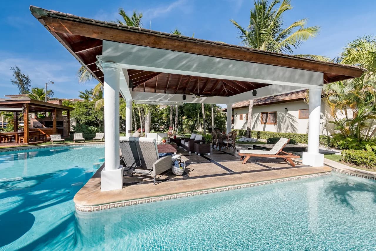 Elegant Poolside Villa in Punta Cana photo 4