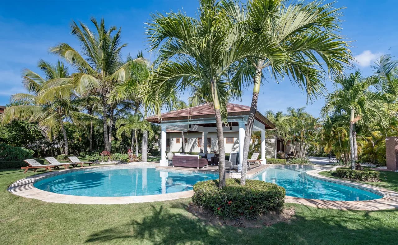 Elegant Poolside Villa in Punta Cana photo 5