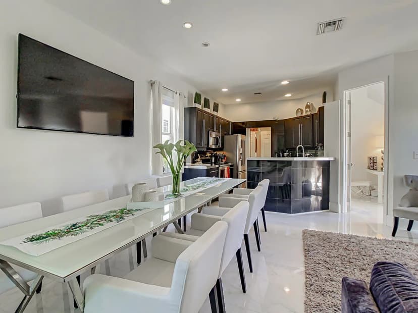 Pet-Friendly Villa with Garden in Palm Beach