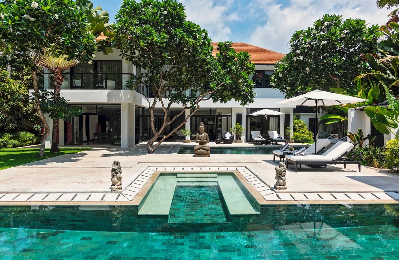 Spacious Nine Bedroom Villa in Kerobokan Kelod, photo 2