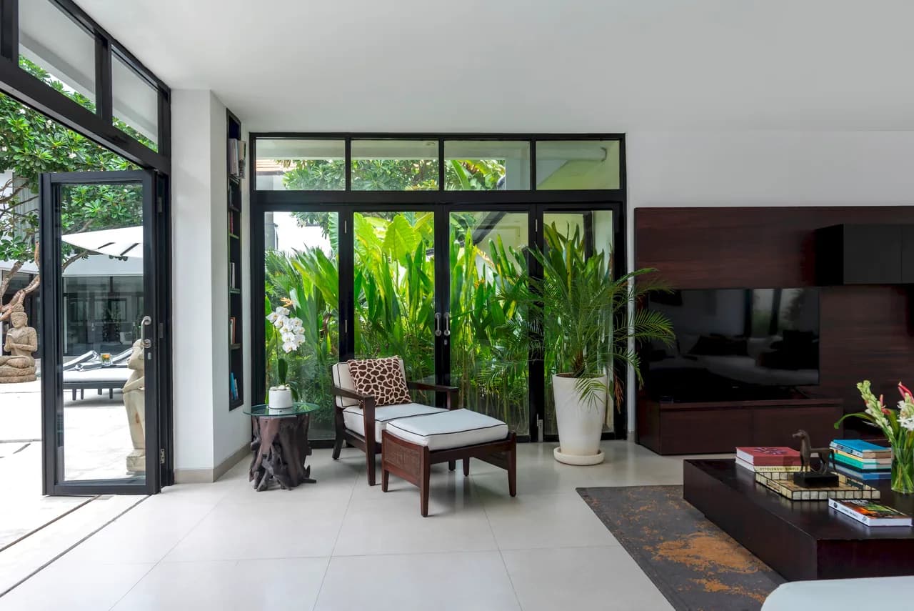 Spacious Nine Bedroom Villa in Kerobokan Kelod, photo 5