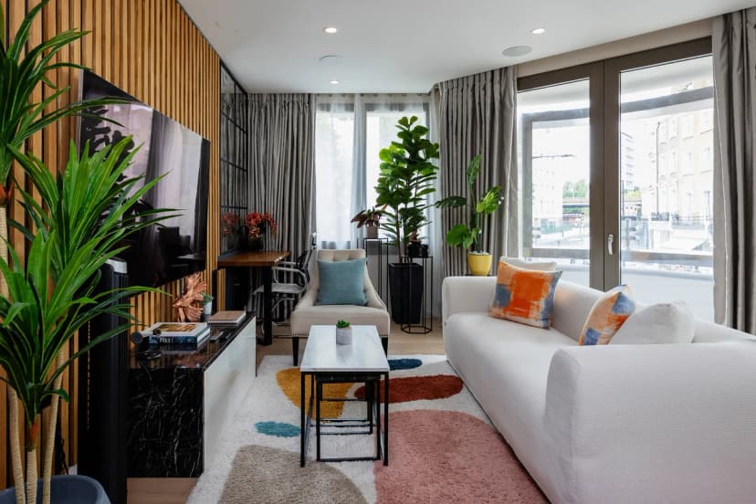 Modern Two Bedroom Retreat in Westbourne, England