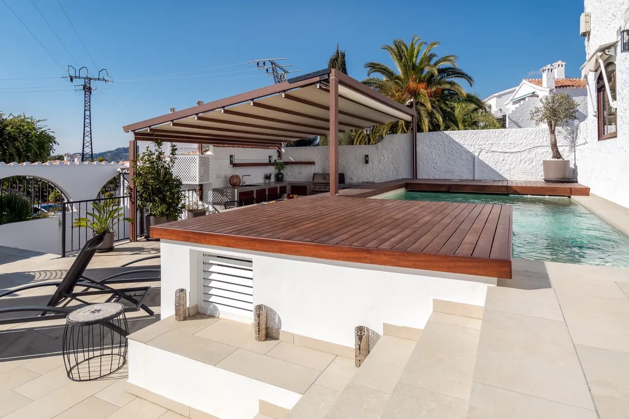 Terrace-Focused Four-Bedroom Villa in Costa del Sol photo 3