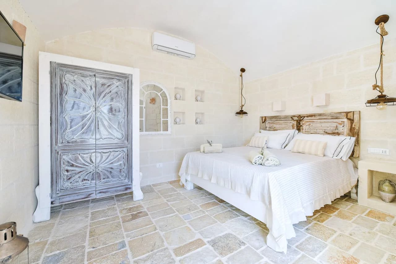 Terrace-Focused Four Bedroom Villa in Puglia photo 4