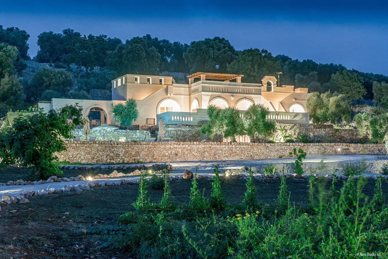 Elegant Eight Bedroom Villa in Puglia photo 2