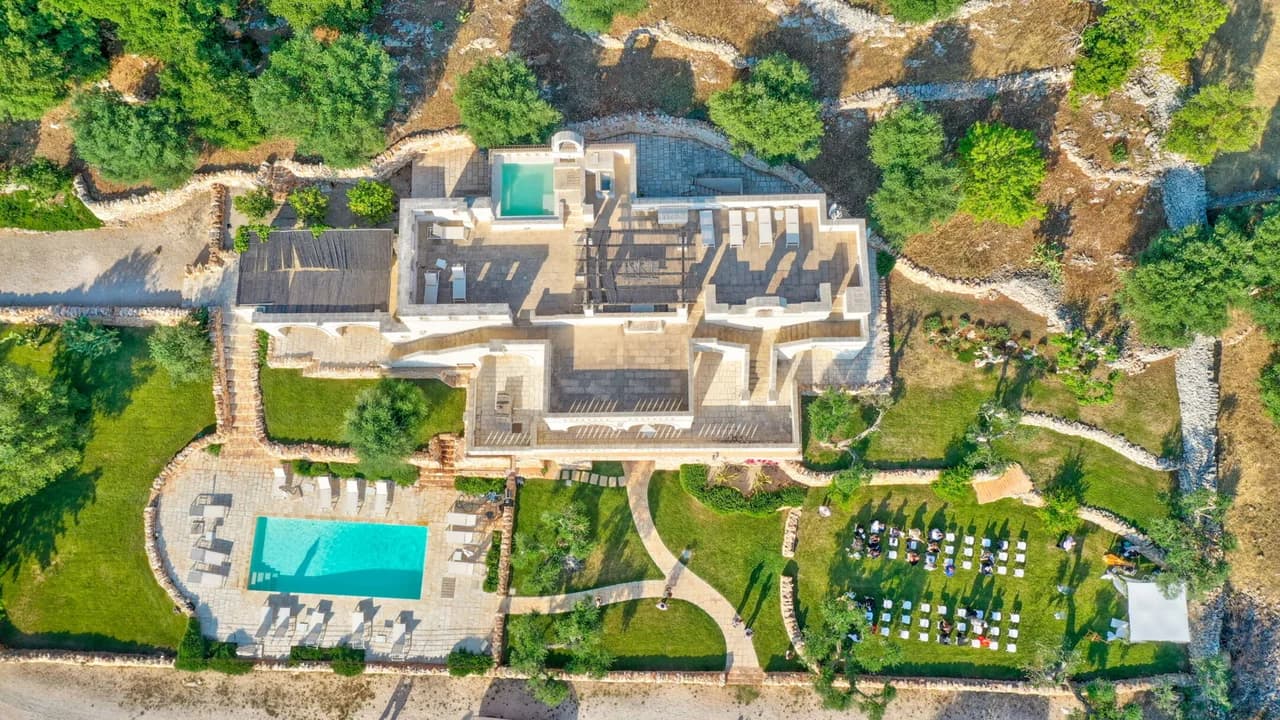 Expansive Twelve Bedroom Retreat in Puglia photo 5