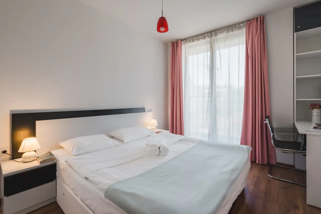 Sunny 1BDR Apartment near Center photo 2