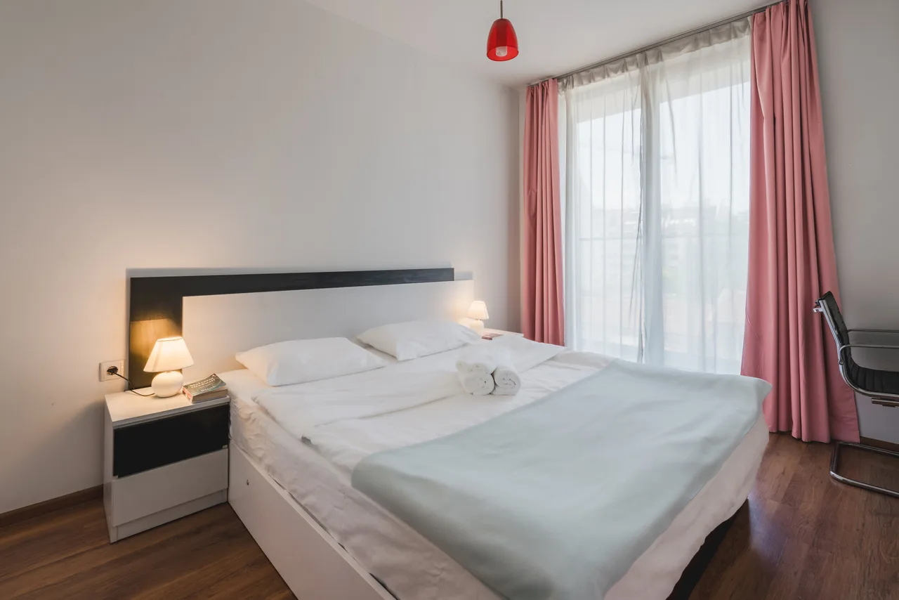 Sunny 1BDR Apartment near Center photo 3