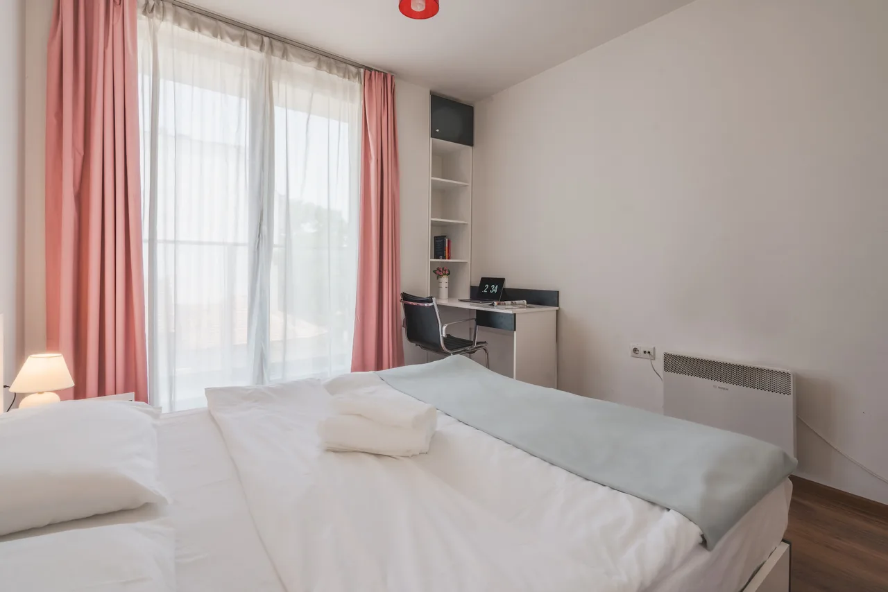 Sunny 1BDR Apartment near Center photo 4