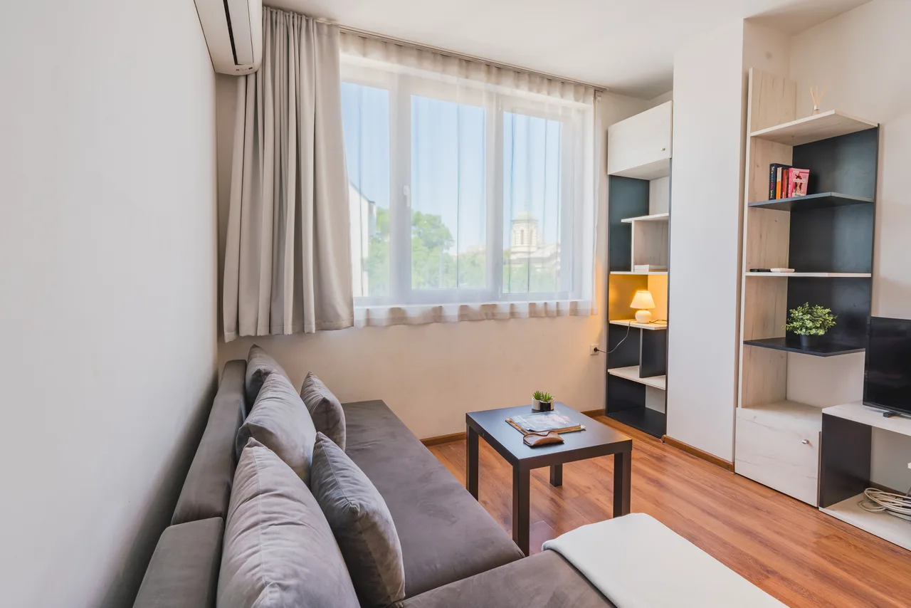 Sunny 1BDR Apartment near Center photo 5