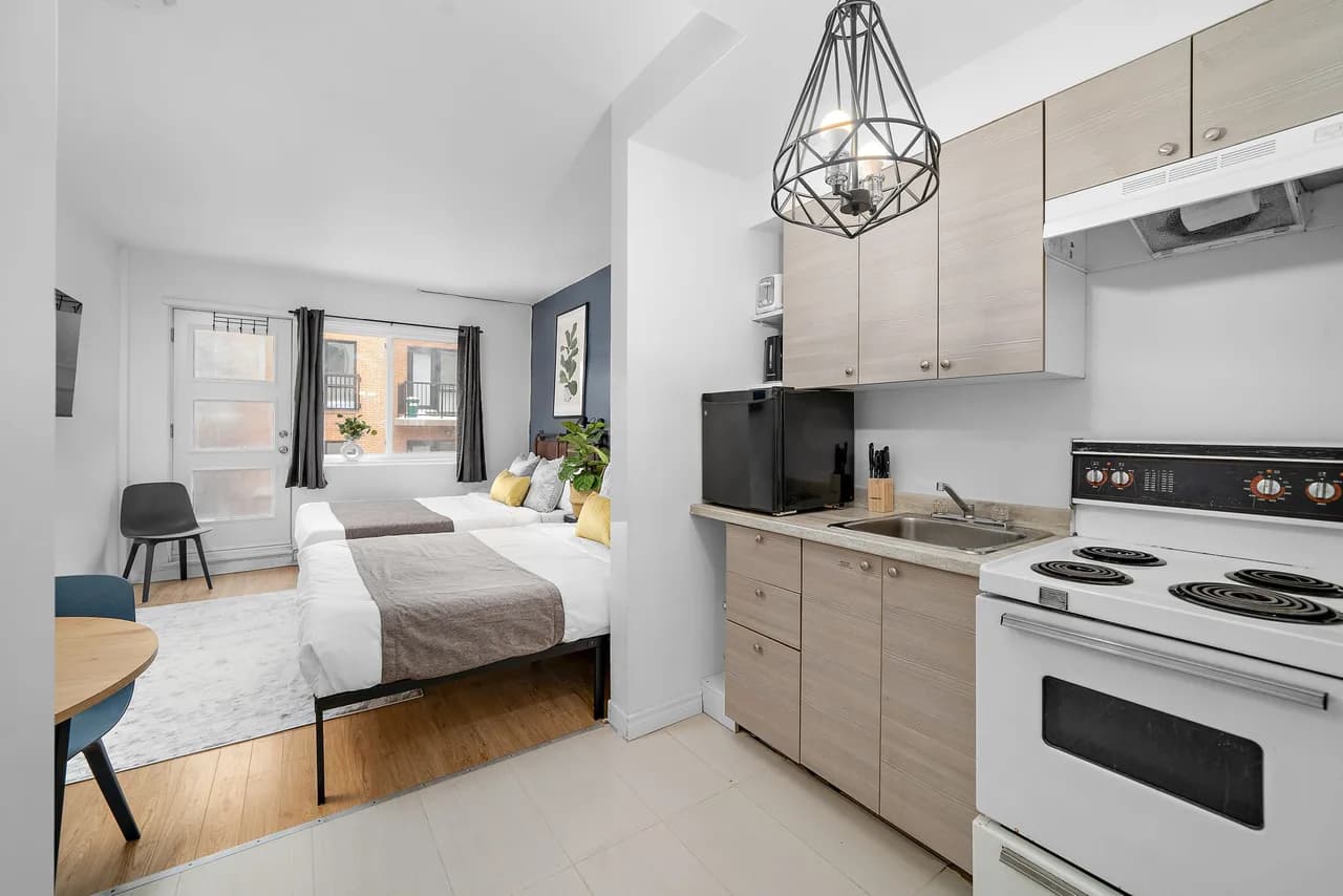 Contemporary Studio Near McGill in Montreal photo 2