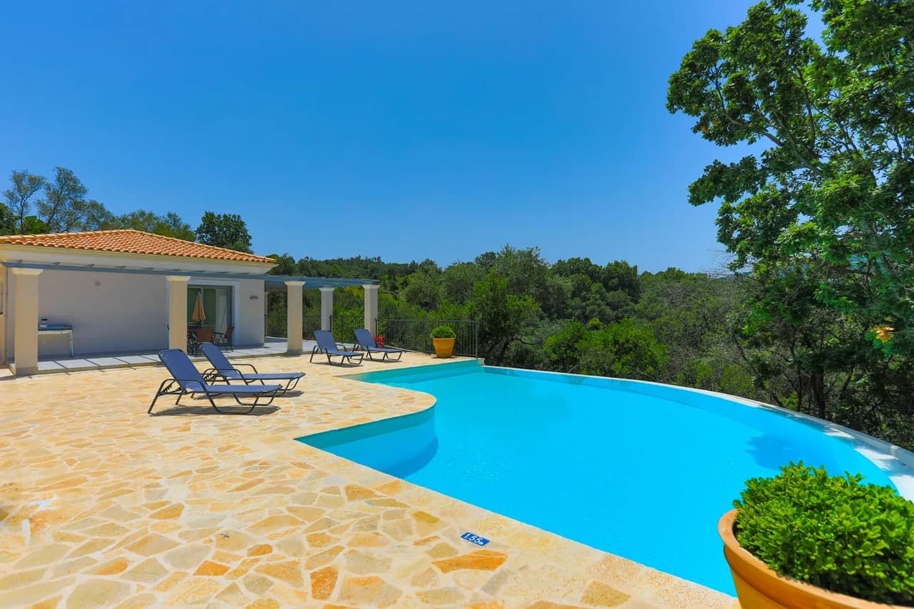 Infinity-Pool Villa with Sea Views in Kremithas, Foto 5