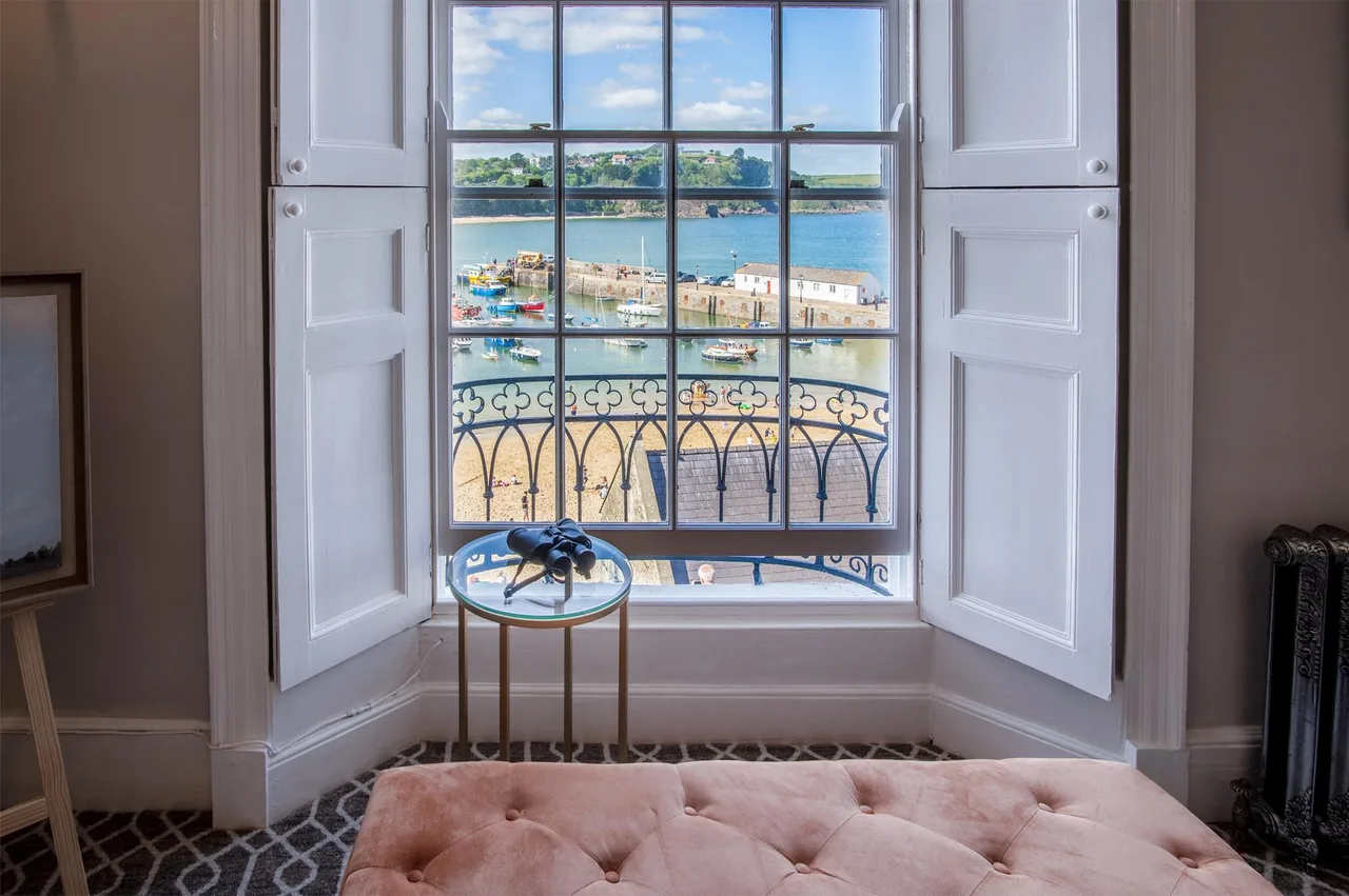 Charming Six Bedroom Home in Tenby Harbour photo 2