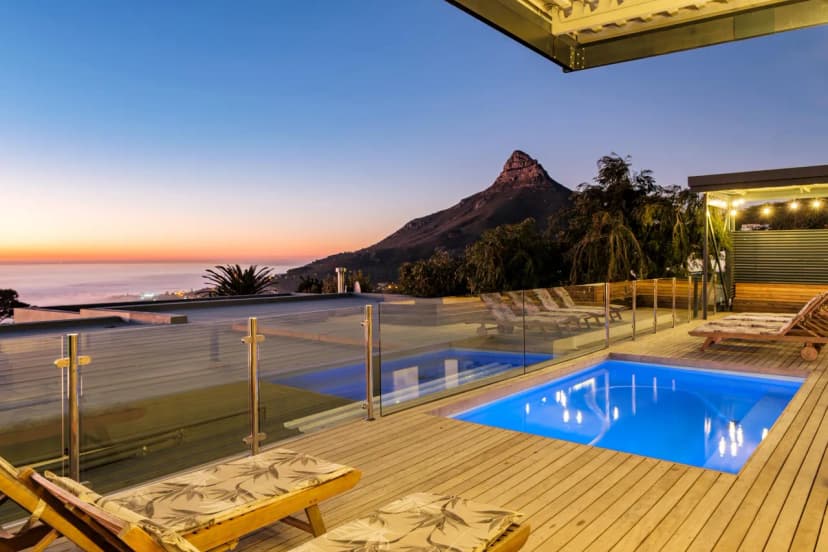 Spacious Family Villa in Camps Bay
