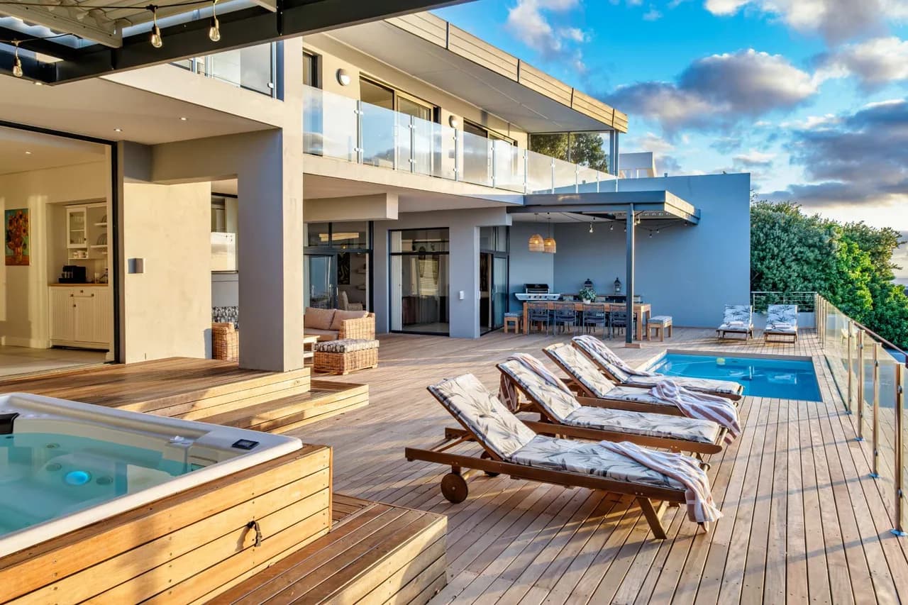 Spacious Seven-Bedroom Villa in Camps Bay, Foto 2