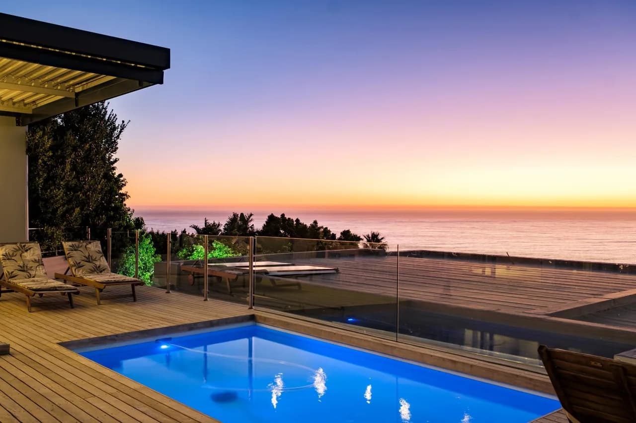 Spacious Seven-Bedroom Villa in Camps Bay, Foto 3