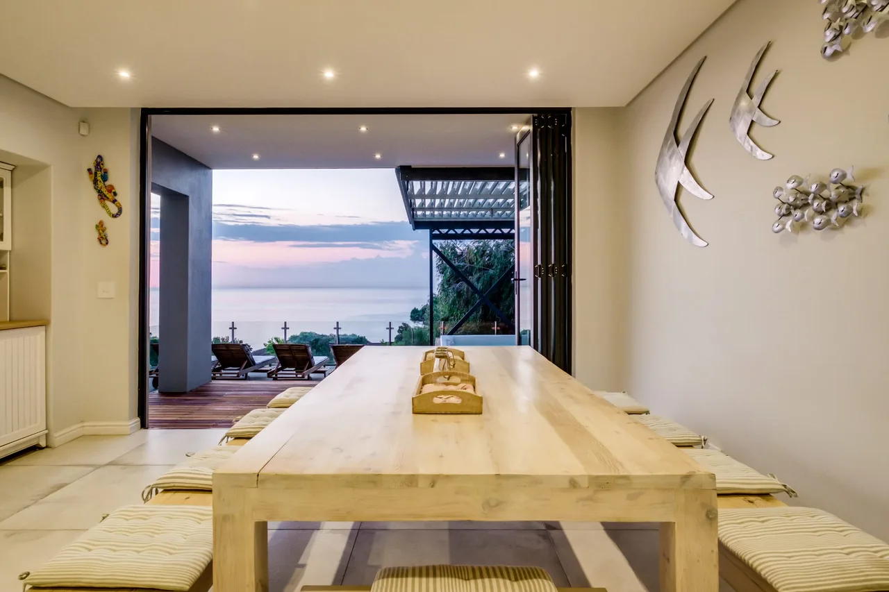 Spacious Seven-Bedroom Villa in Camps Bay, Foto 5