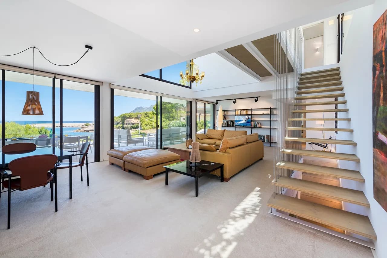 Frontline Sea View Villa in Alcudia, foto 2