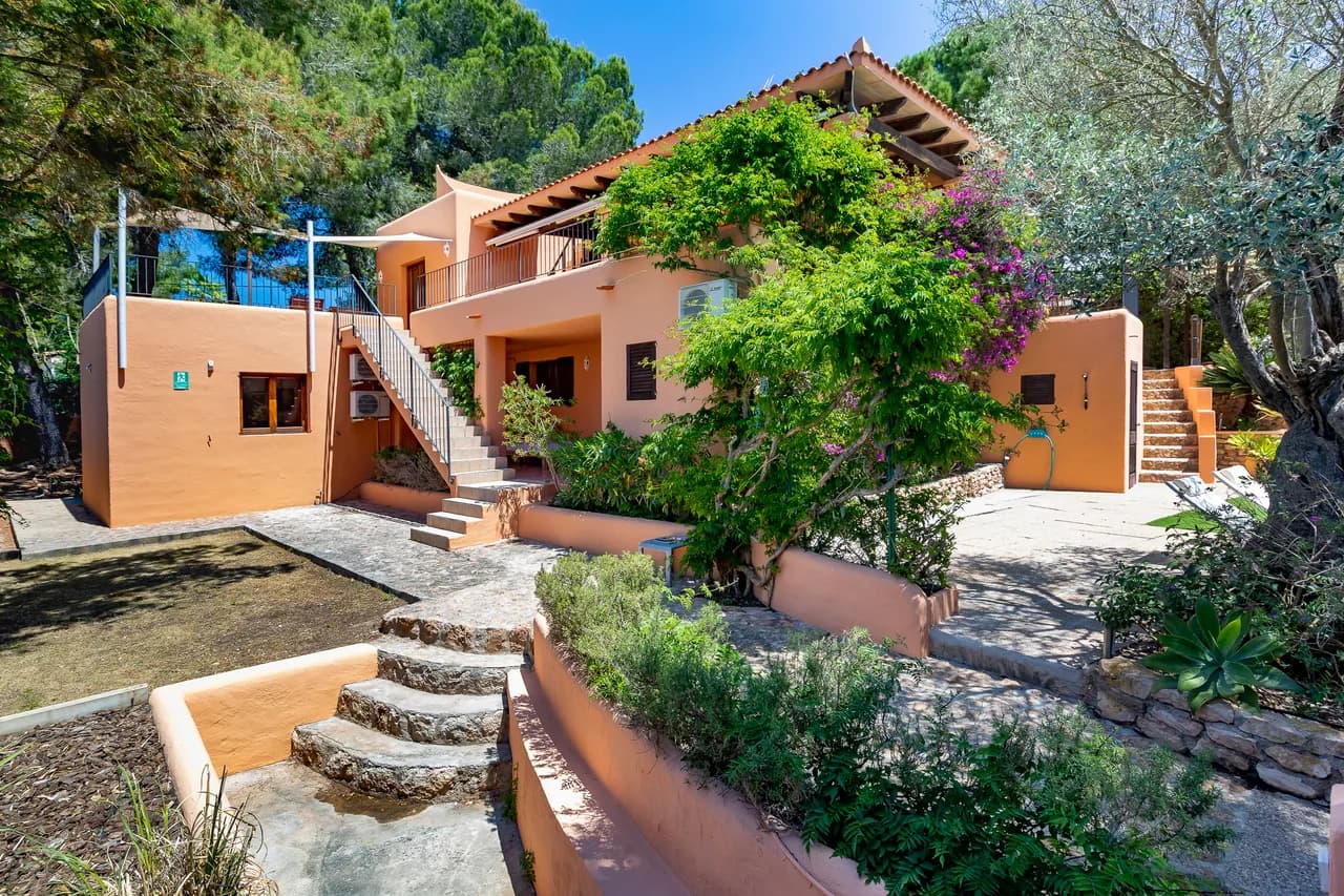 Spacious Six-Bedroom Villa in San Rafael Ibiza photo 3