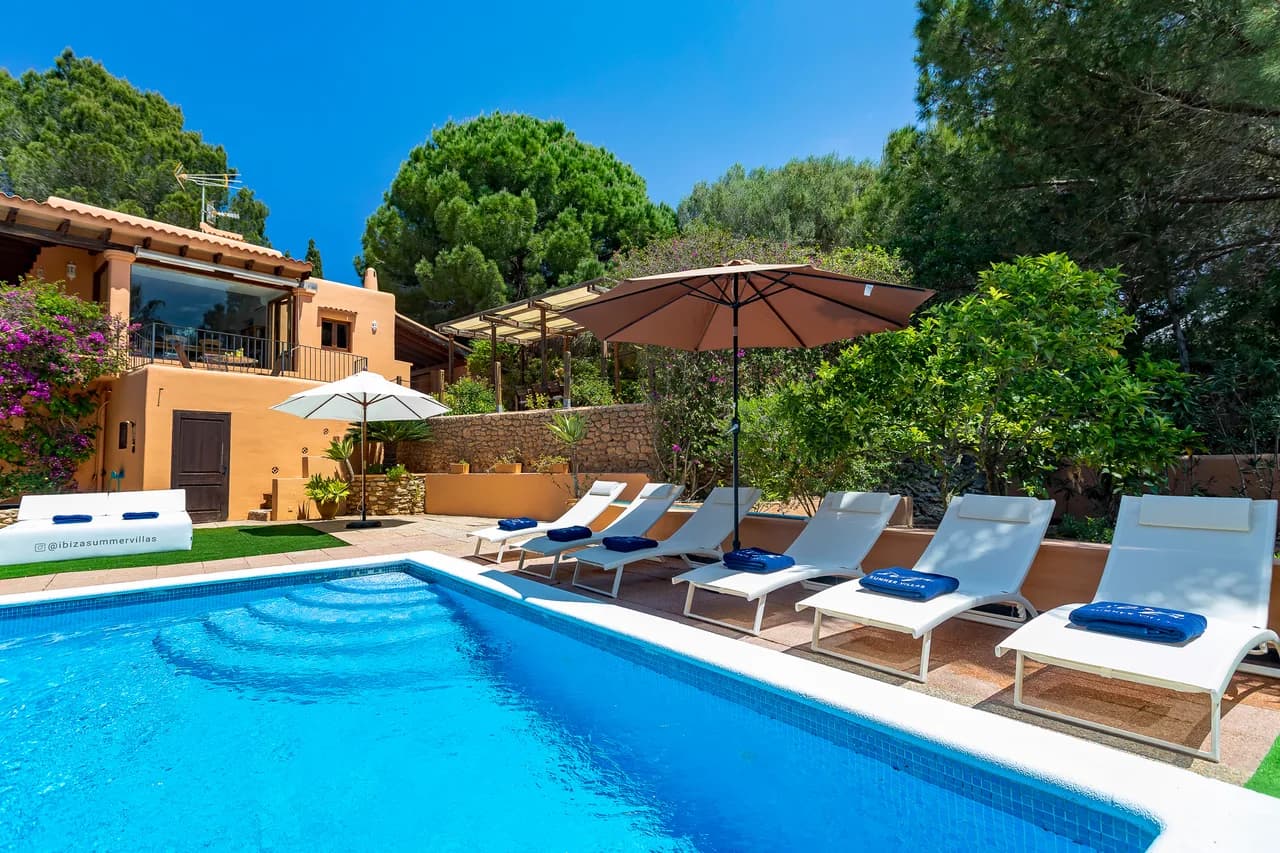 Spacious Six-Bedroom Villa in San Rafael Ibiza photo 4