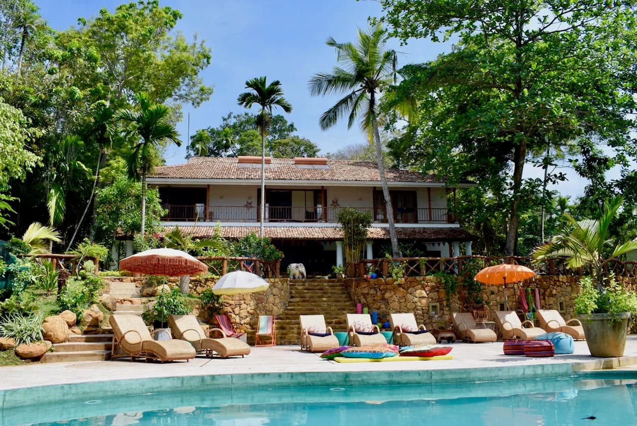Beachfront Villa with Water Slide in Dikwella photo 2