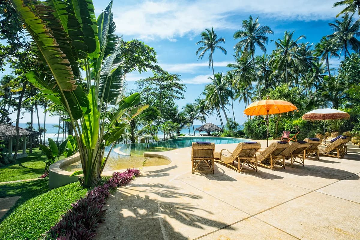 Beachfront Villa with Water Slide in Dikwella photo 4