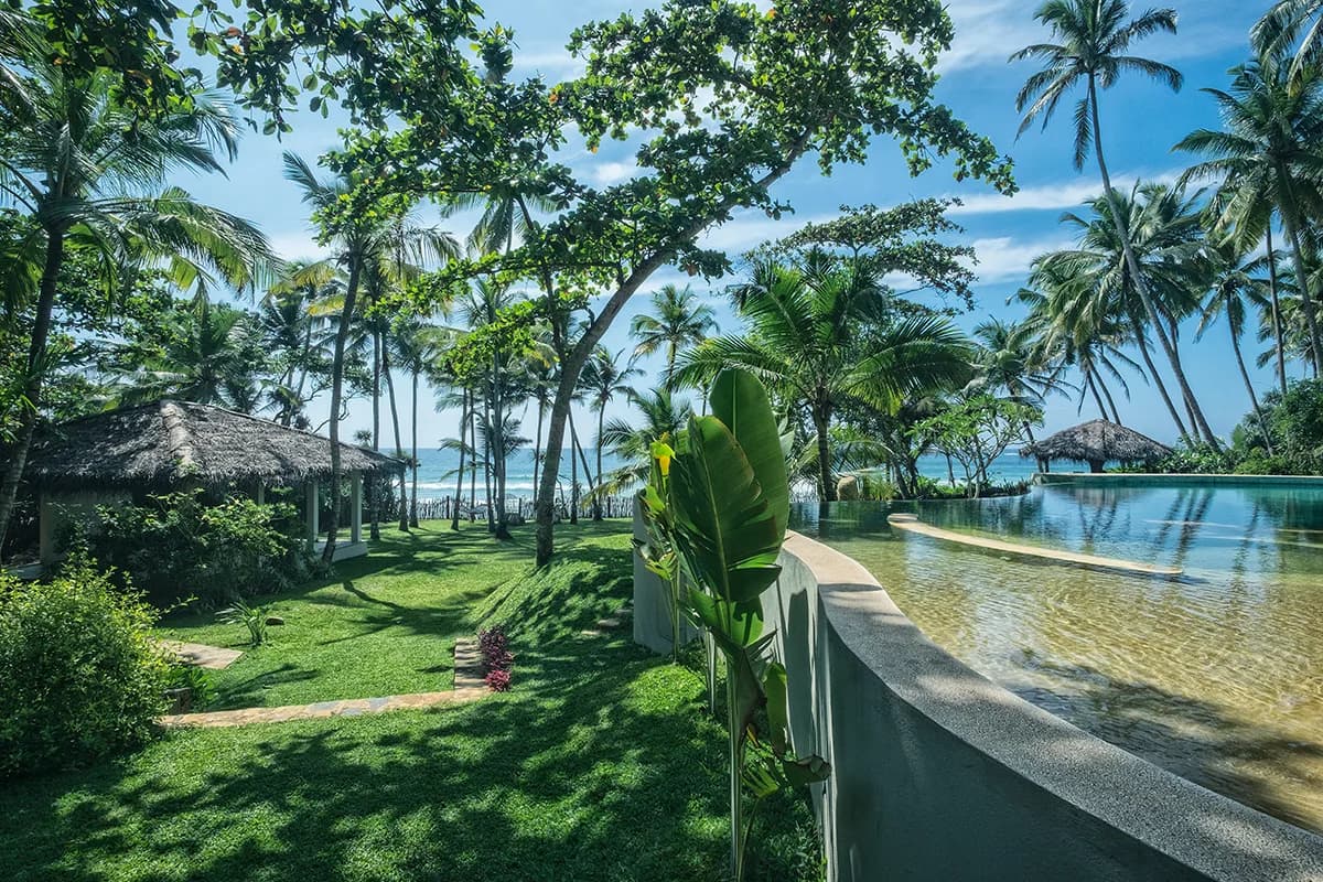 Beachfront Villa with Water Slide in Dikwella photo 5