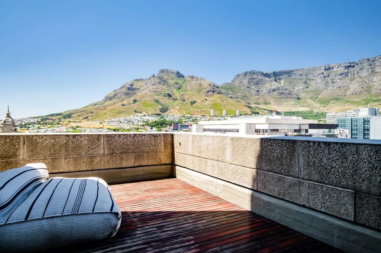 Art Deco Two-Bedroom Loft in Cape Town, Foto 2