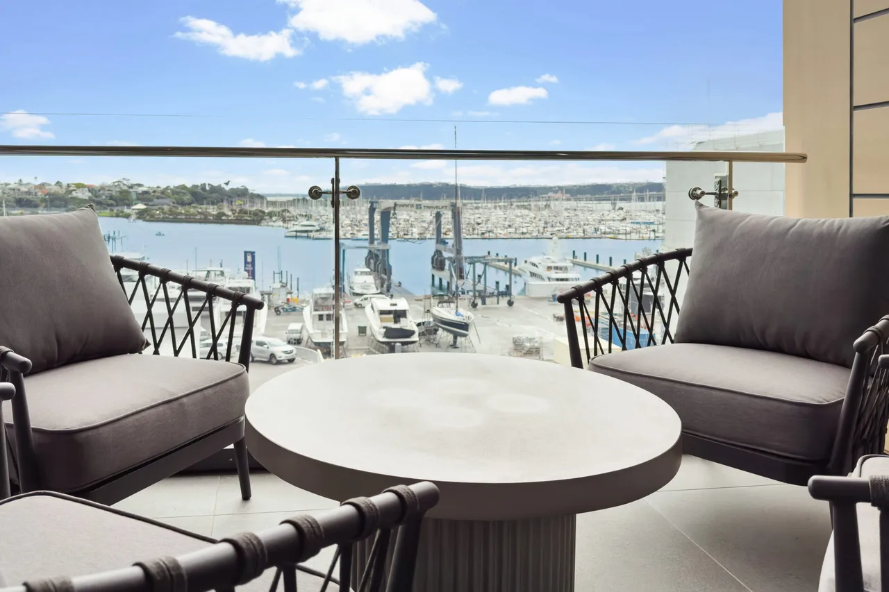 Contemporary City View Apartment in Auckland photo 5