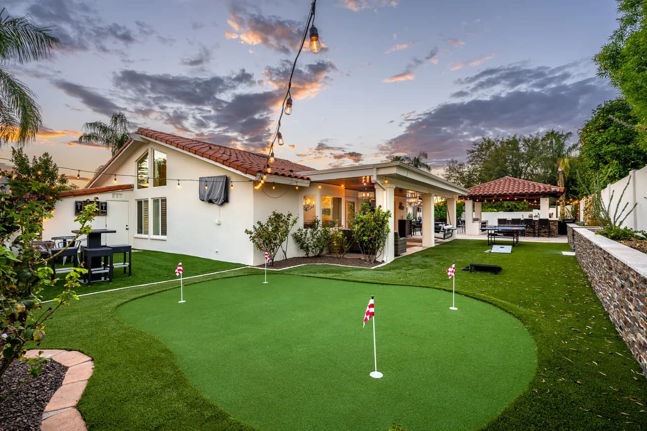 Outdoor retreat, games and fitness room make for Vacation Vibes!, foto 2