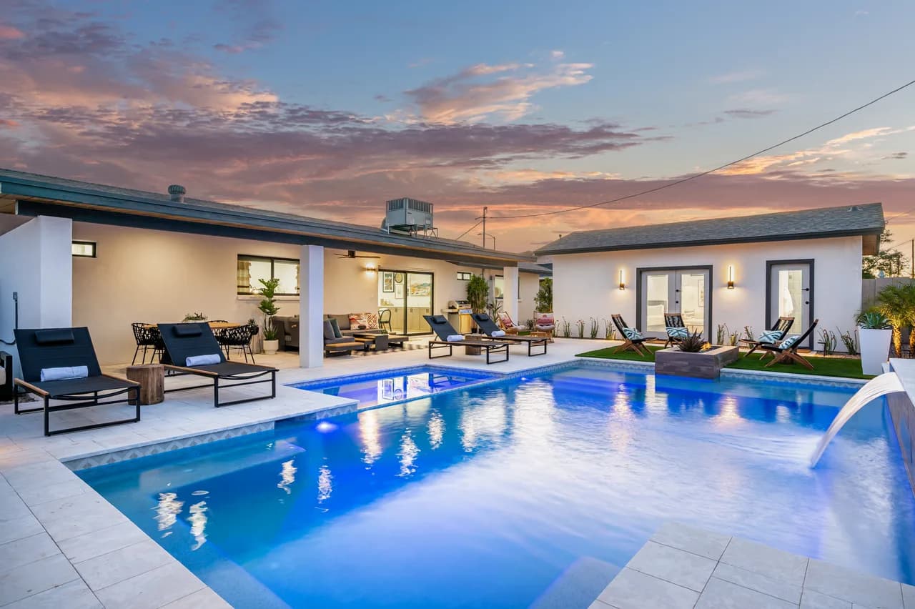 Maison Magnifiquement Conçue avec Piscine pour Familles et Groupes, photo 2