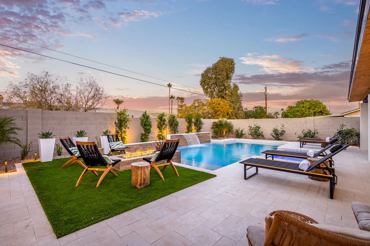 Maison Magnifiquement Conçue avec Piscine pour Familles et Groupes, photo 3