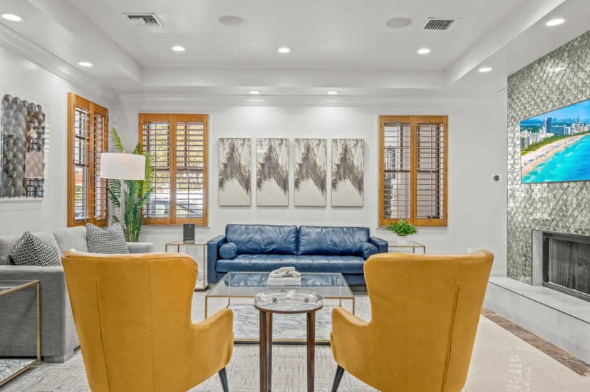 Heated Pool Villa Steps from Beach in Fort Lauderdale