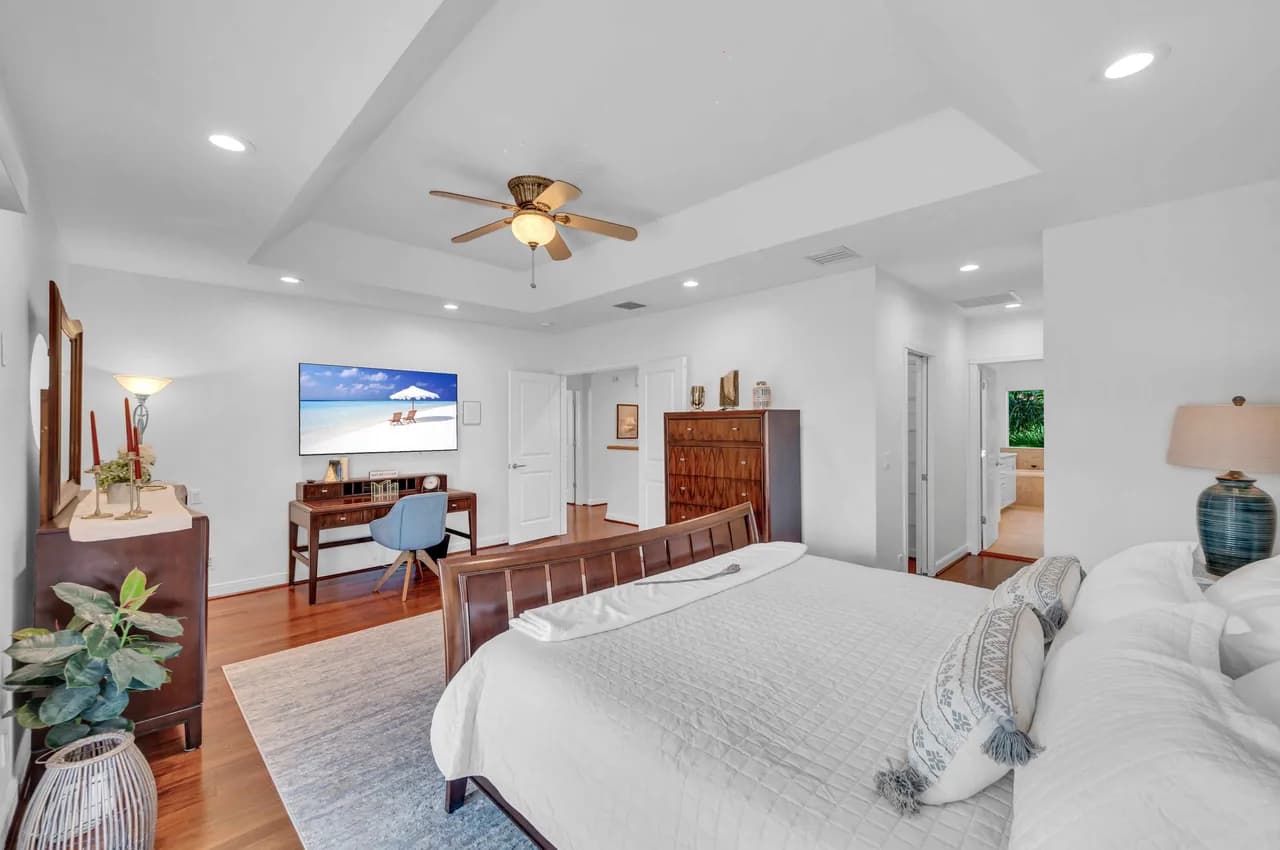 Heated Pool Villa Steps from the Beach in Fort Lauderdale photo 4