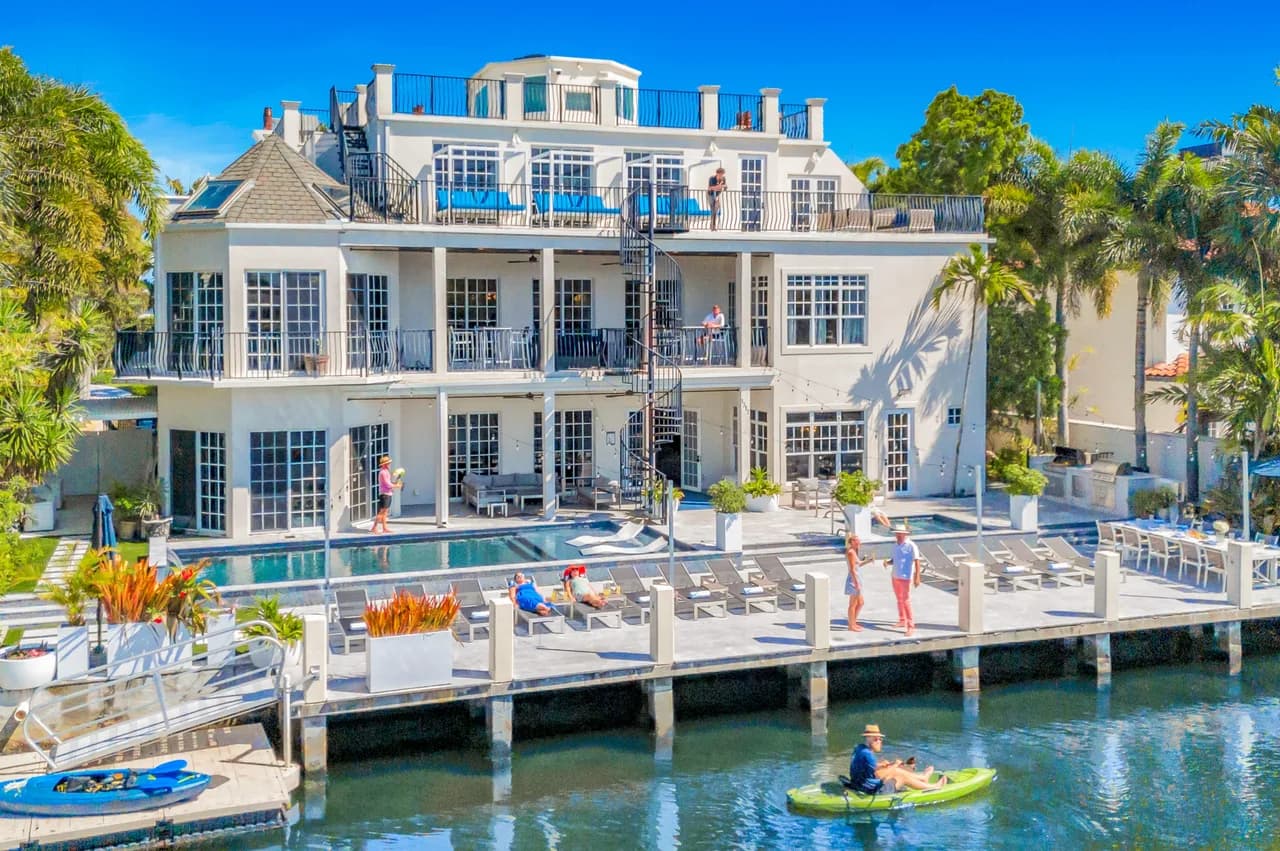 Canal-View Castle with Rooftop in Fort Lauderdale photo 2