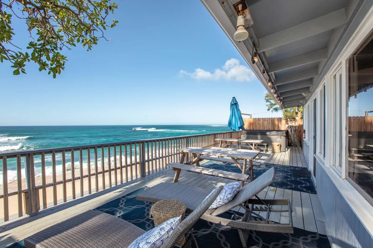 Oceanfront Three-Bedroom Beach House in Oahu, foto 2