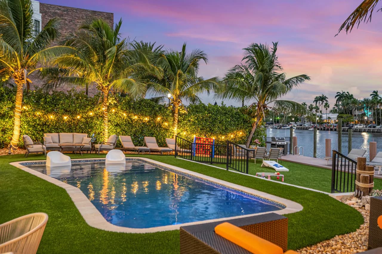 Waterfront Nine Bedroom Retreat in Harbor Heights, Florida, photo 4