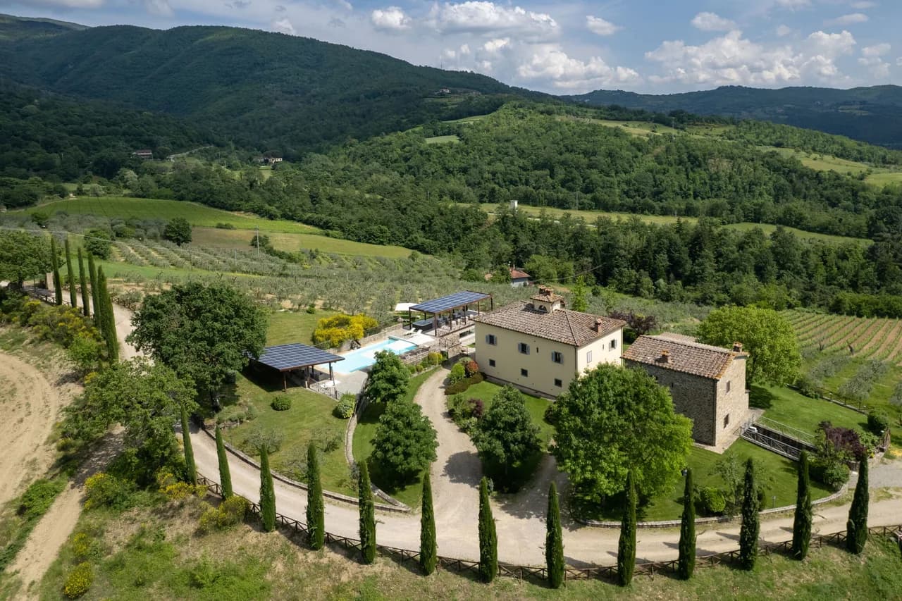 Terrace Seven Bedroom Villa in Tuscany photo 3