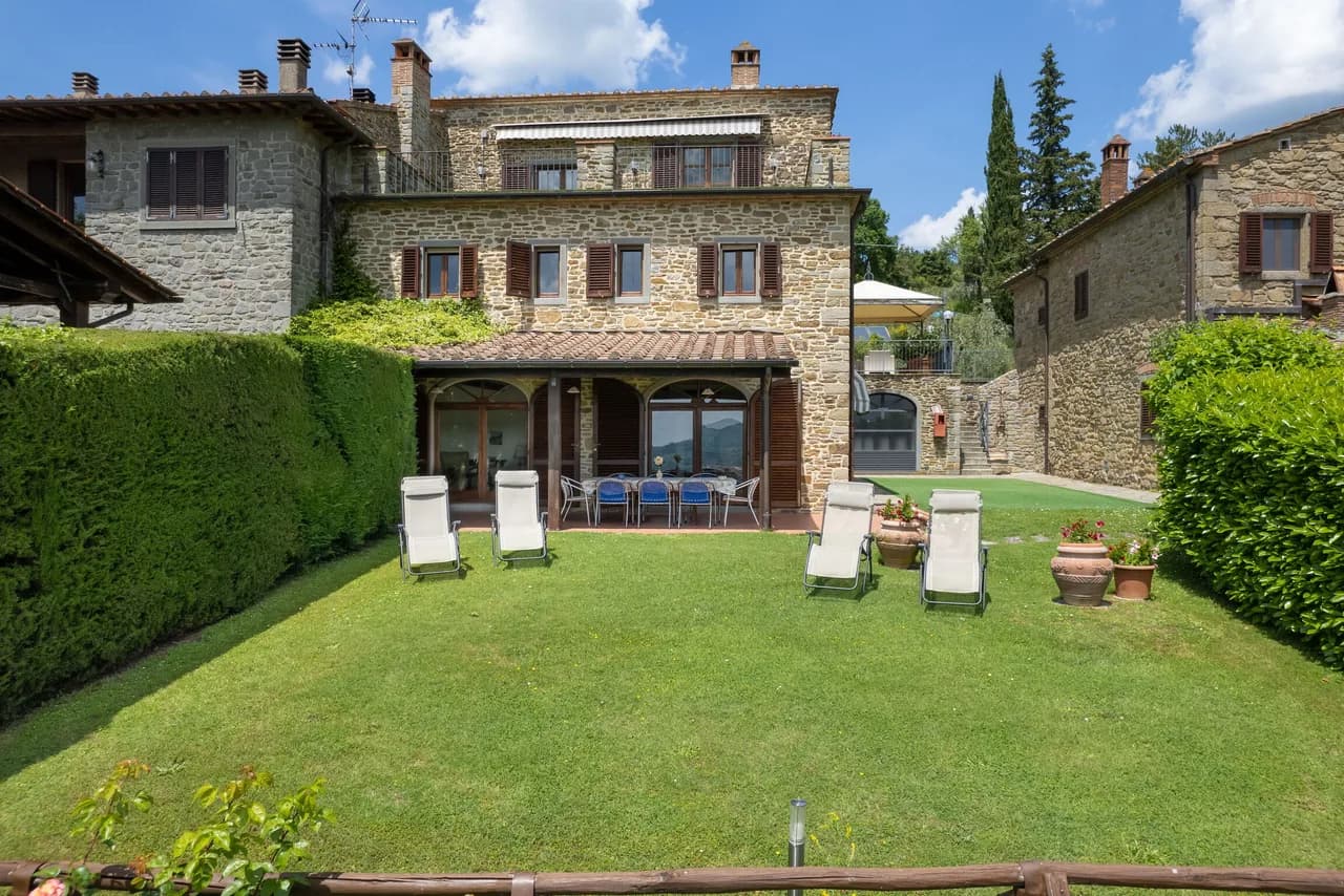 Terrace-Style Pool Villa in Tuscany photo 3