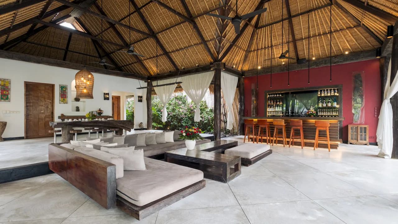 Spacious Eight-Bedroom Villa in Kuta, foto 2