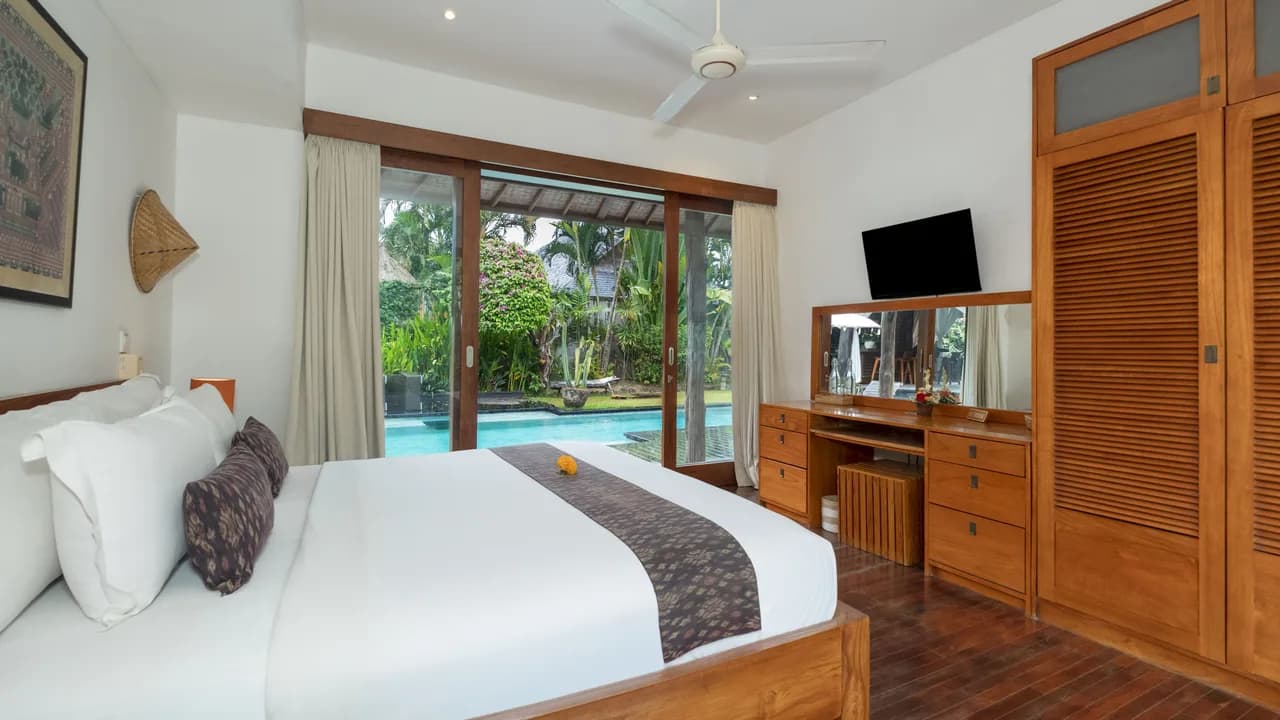 Spacious Eight-Bedroom Villa in Kuta, foto 3