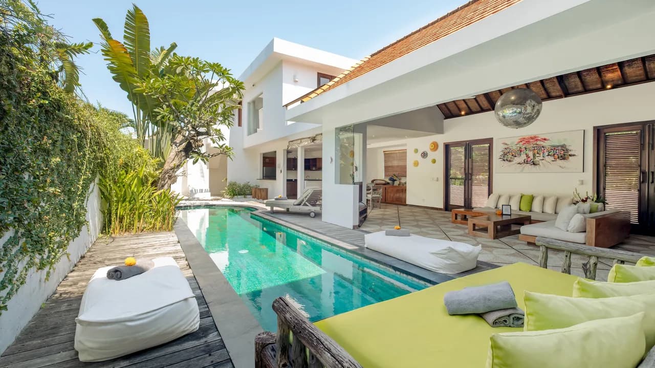 Spacious Eight-Bedroom Villa in Kuta, foto 4