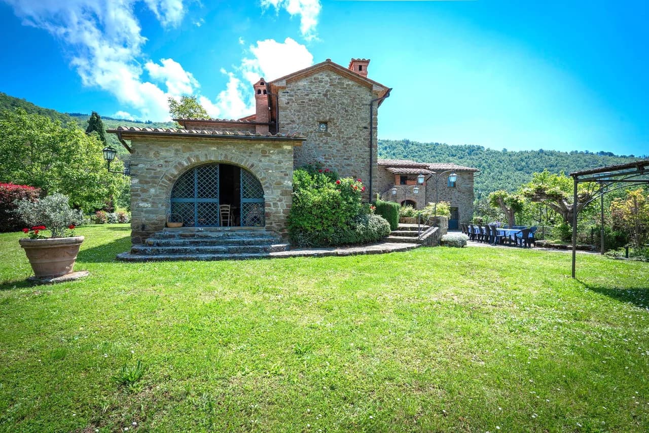 Tranquil Poolside Retreat in Cortona photo 2