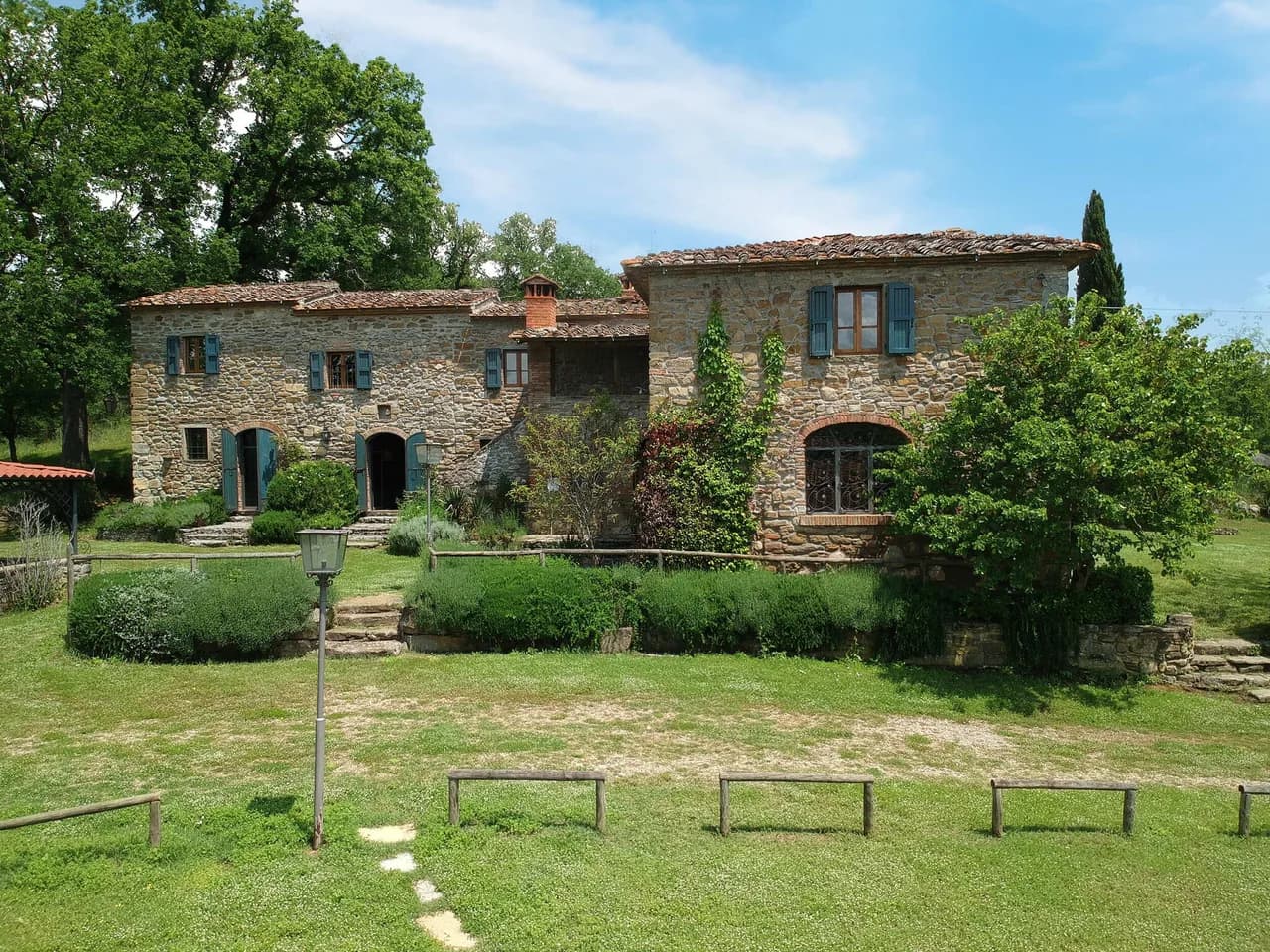 Nine Bedroom Villa with Swimming Pool in Tuscany photo 2