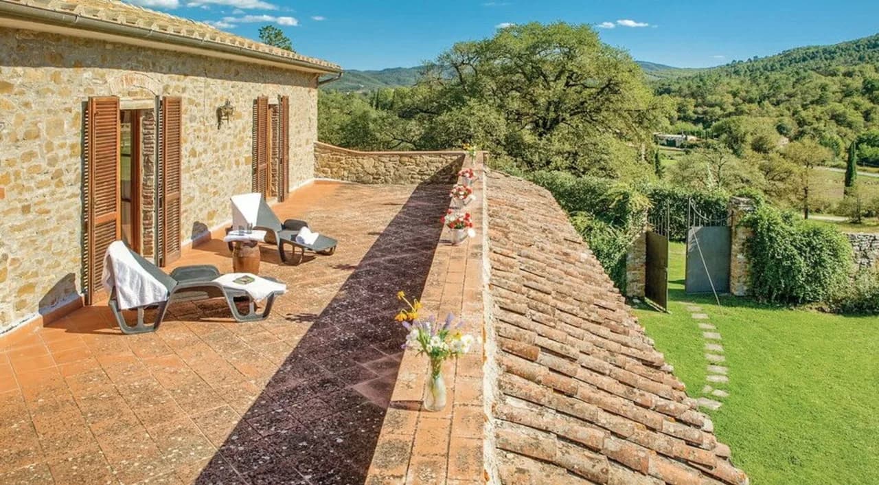 Nine Bedroom Villa with Swimming Pool in Tuscany photo 5