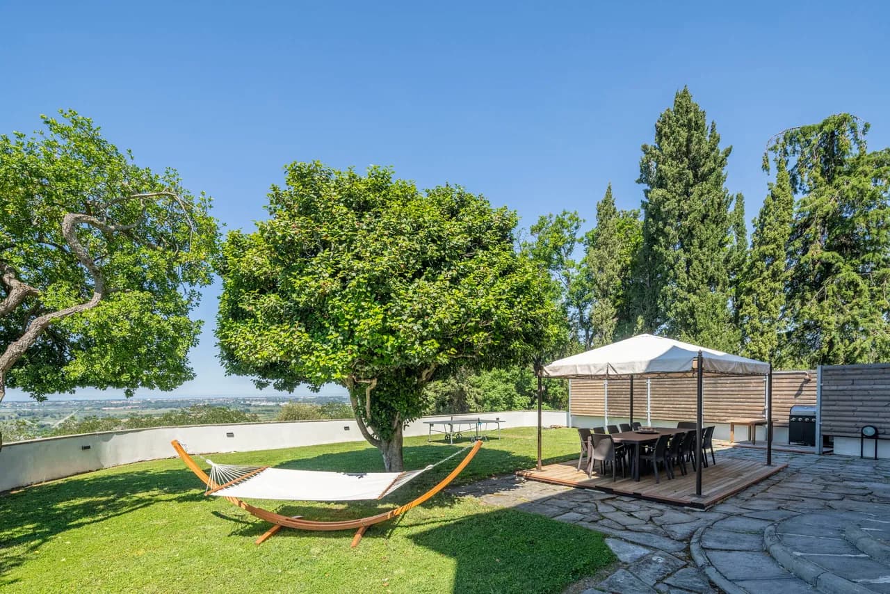 Lakeside Six Bedroom Villa in Tuscany photo 2